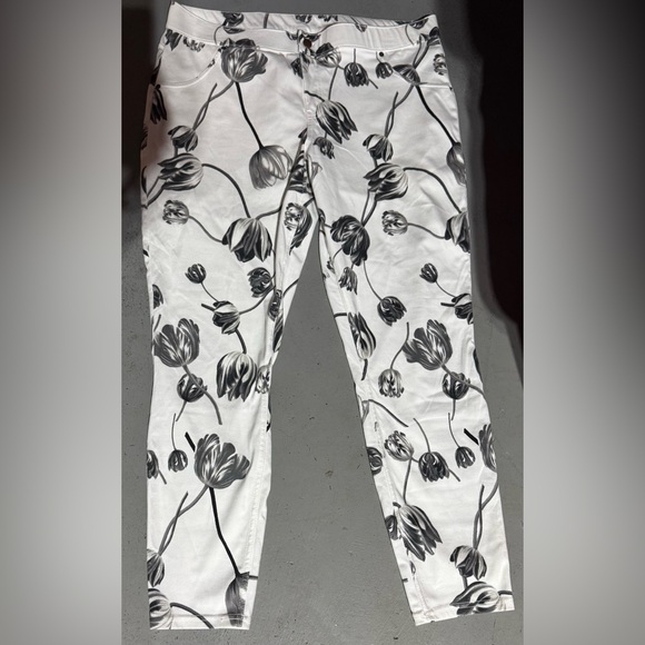 HUE Black and White Floral Ankle Pants - Picture 1 of 4